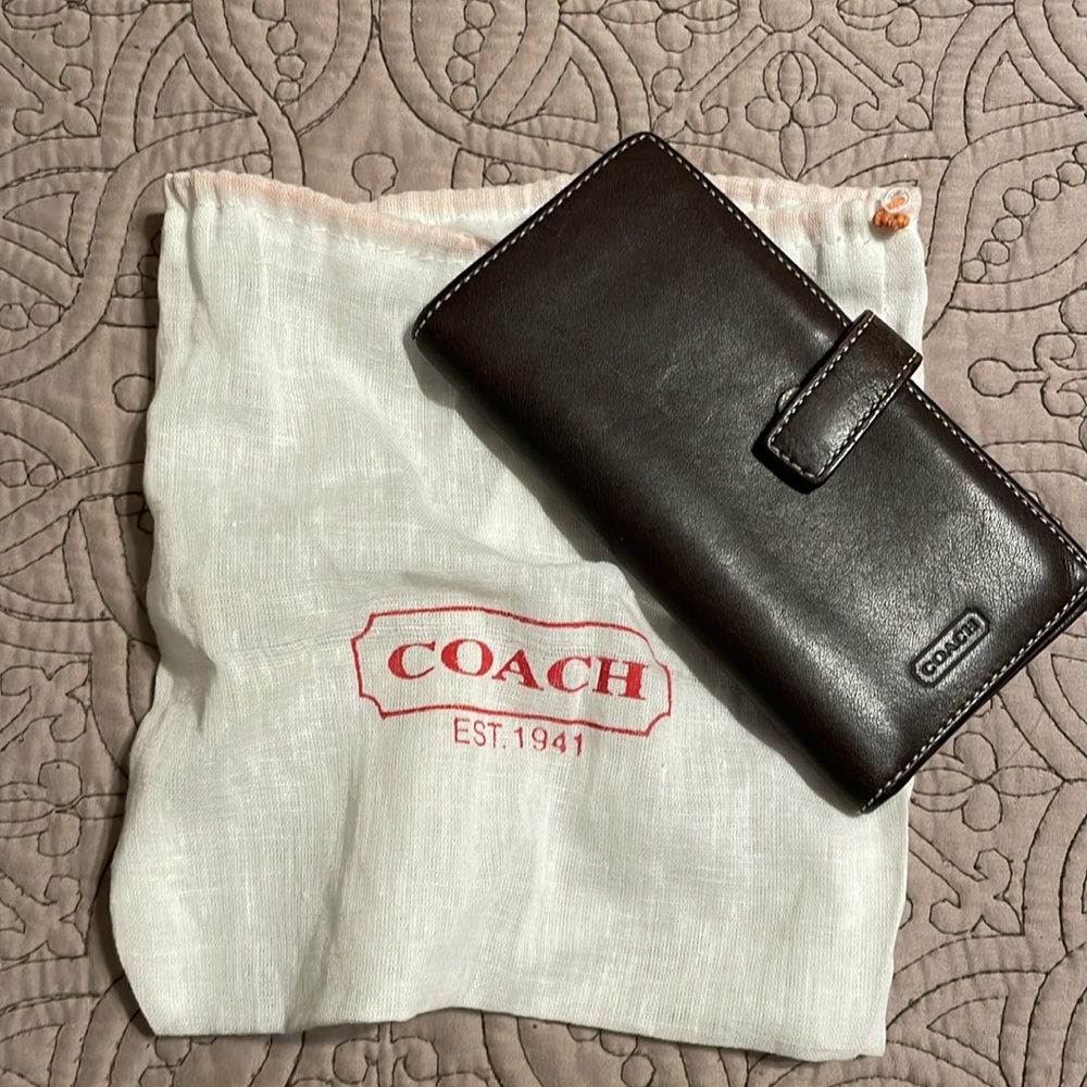 Coach Elegant Authentic leather wallet EUC